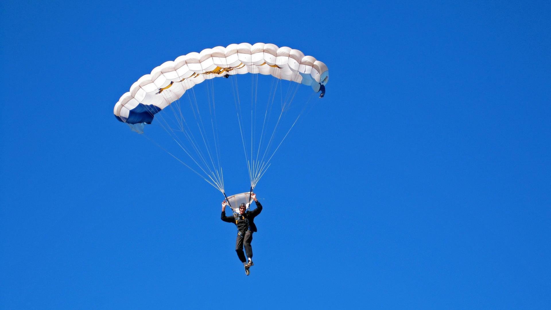 全国田径锦标赛跳远项目精彩纷呈 新星闪耀创佳绩